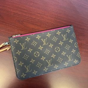Brand new Neverfull MM Wristlet Peony